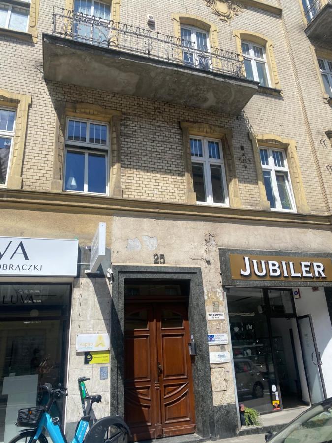 Przytulna Kawalerka Z Antresola Leilighet Katowice Eksteriør bilde